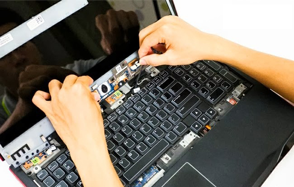 Các bước vệ sinh bàn phím laptop đúng quy trình